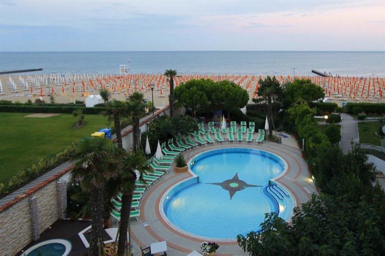 Park Hotel Cellini Lido di Jesolo Buitenkant foto