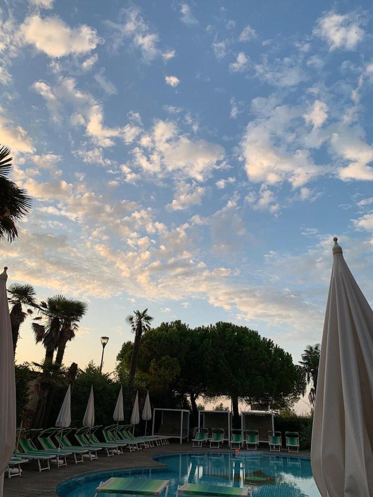 Park Hotel Cellini Lido di Jesolo Buitenkant foto