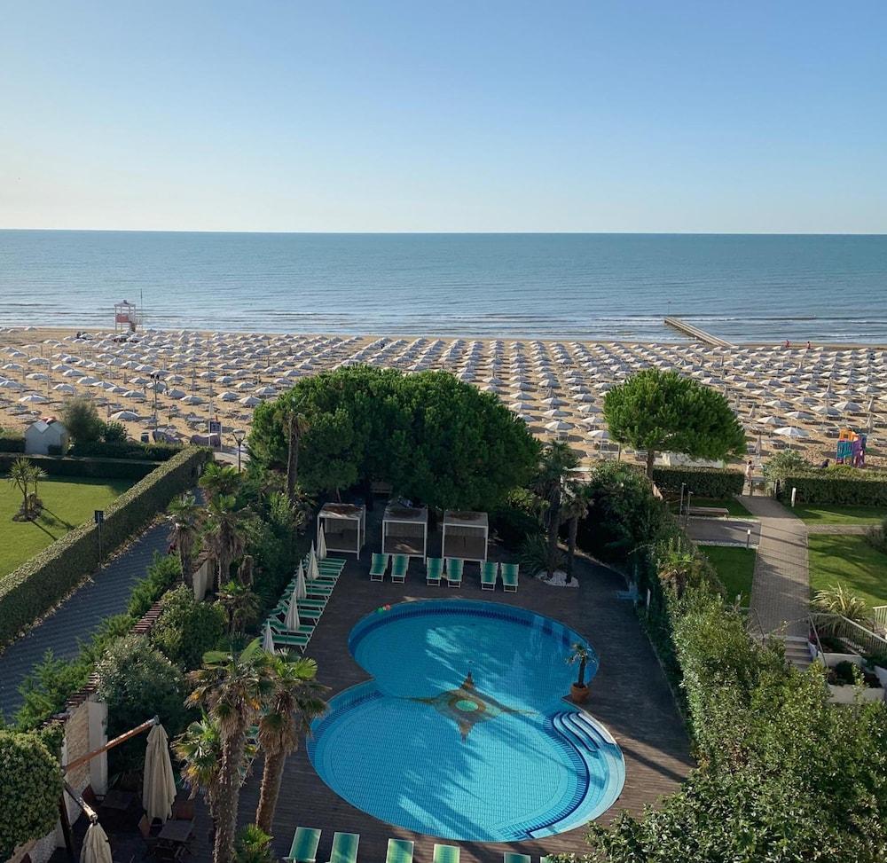 Park Hotel Cellini Lido di Jesolo Buitenkant foto