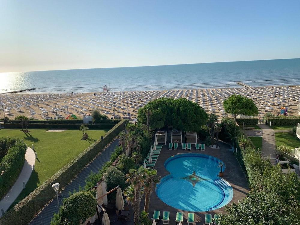 Park Hotel Cellini Lido di Jesolo Buitenkant foto